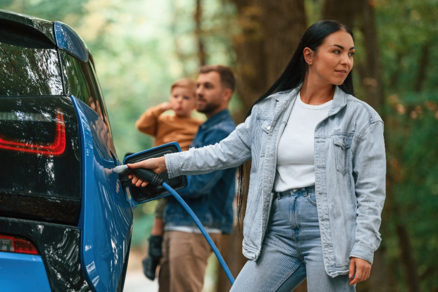 Vérification de l’état de la batterie d’une voiture hybride avant achat