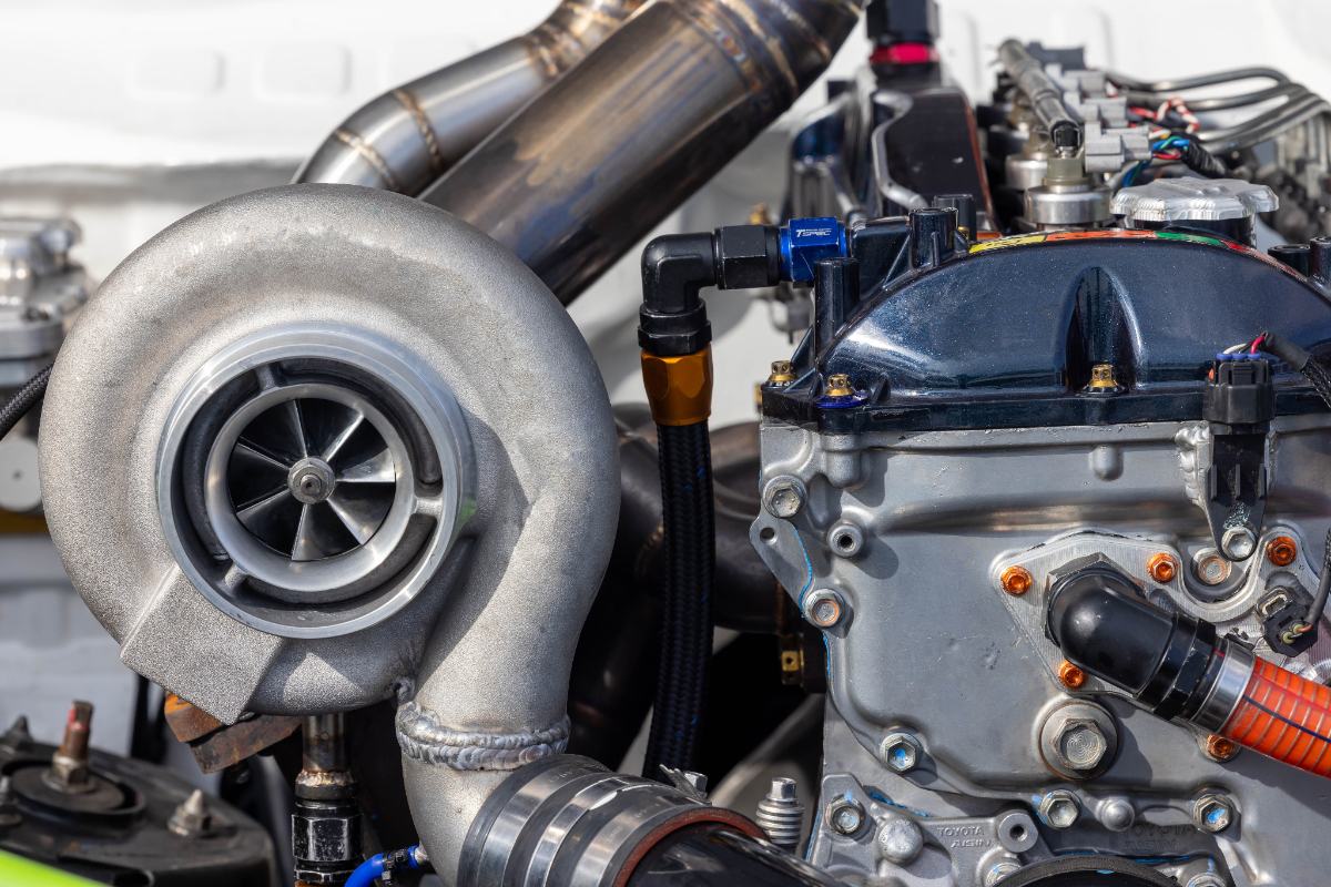 Composants internes du moteur d'une voiture